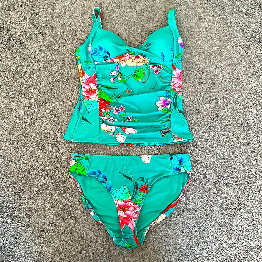 Phase Eight- Never worn 👙☀️🏖️

Gabrielle Floral Tankini Set, bottoms & top